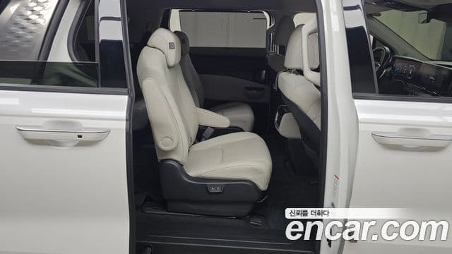 Kia Carnival 2022 — ფოტო 12/20