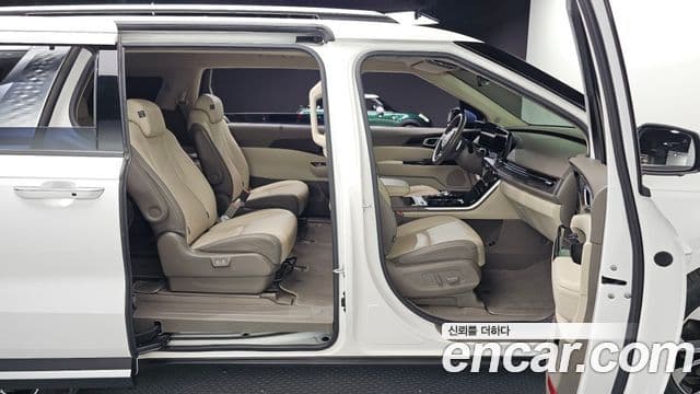 Kia Carnival 2020 — Фото 12/20