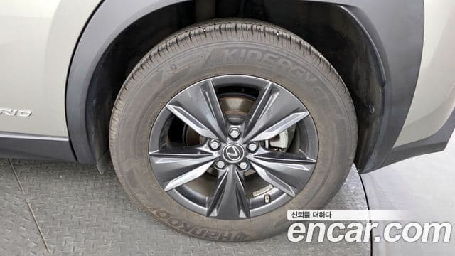 Lexus UX250h 2019 — Şəkil 5/20