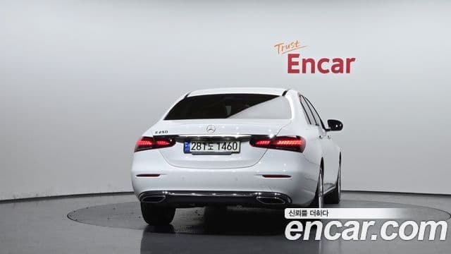 Mercedes-Benz E-Class 2021 — ფოტო 4/20