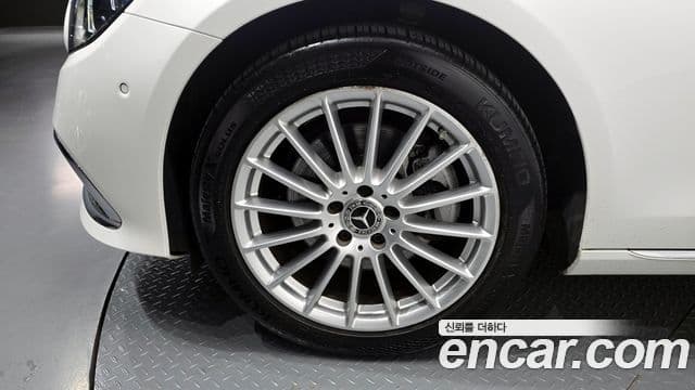Mercedes-Benz E-Class 2021 — ფოტო 5/20
