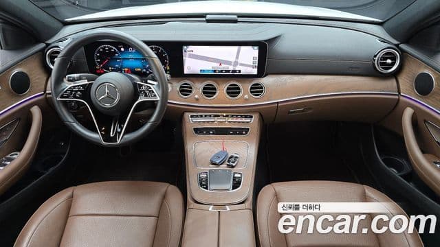 Mercedes-Benz E-Class 2021 — ფოტო 7/20
