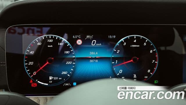 Mercedes-Benz E-Class 2021 — ფოტო 8/20