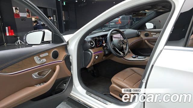 Mercedes-Benz E-Class 2021 — ფოტო 10/20