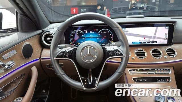 Mercedes-Benz E-Class 2021 — ფოტო 13/20
