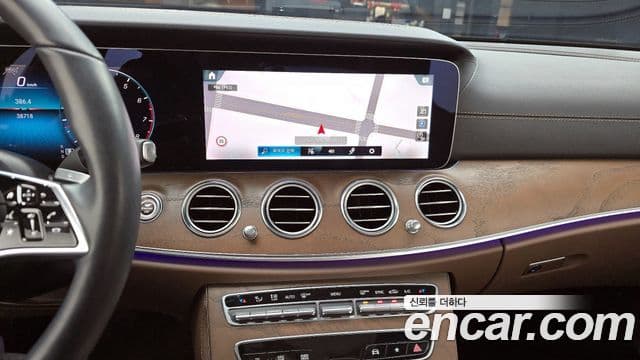 Mercedes-Benz E-Class 2021 — ფოტო 16/20