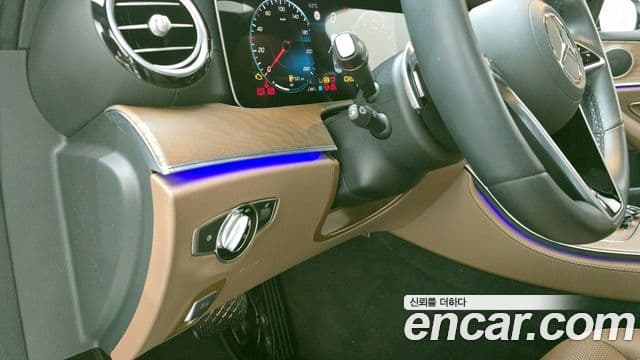 Mercedes-Benz E-Class 2021 — ფოტო 18/20