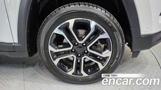 Jeep Compass 2022 — Şəkil 13/20