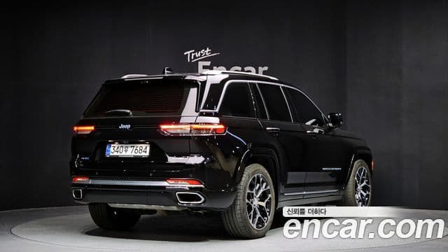 Jeep Grand Cherokee 2023 — ფოტო 2/20