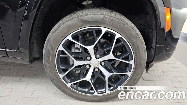 Jeep Grand Cherokee 2023 — ფოტო 5/20