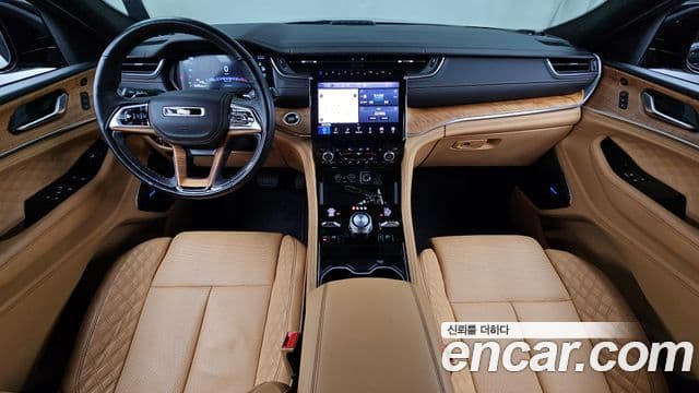 Jeep Grand Cherokee 2023 — ფოტო 7/20