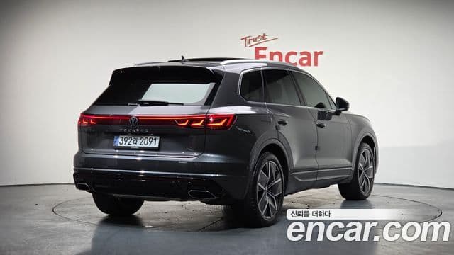 Volkswagen Touareg 2024 — ფოტო 2/20