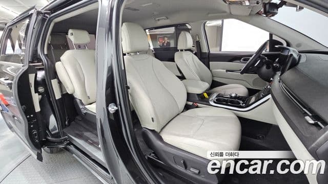 Kia Carnival 2020 — Фото 11/20