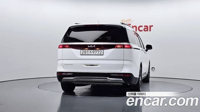 Kia Carnival 2022 — ფოტო 4/20