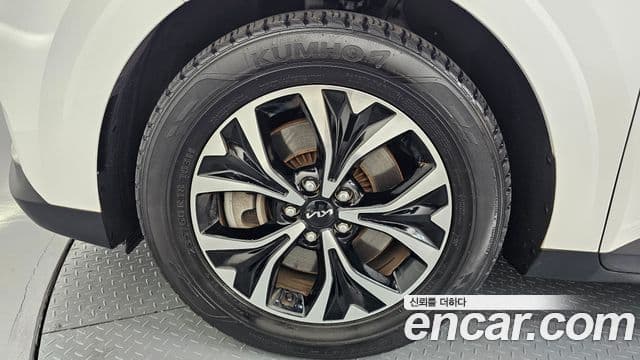 Kia Carnival 2022 — ფოტო 5/20