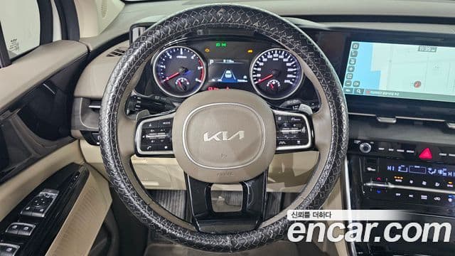 Kia Carnival 2022 — ფოტო 13/20