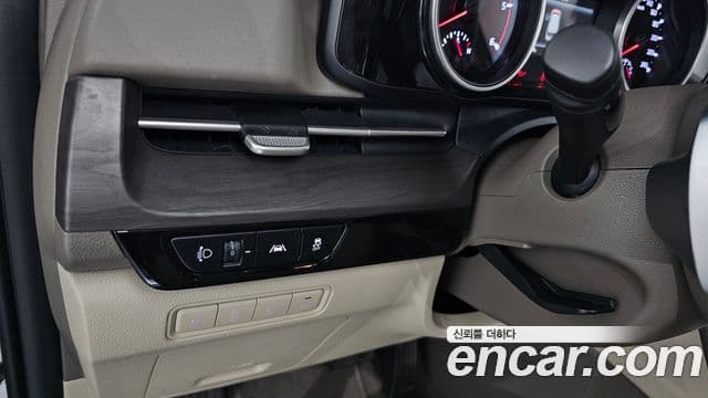 Kia Carnival 2022 — ფოტო 16/20