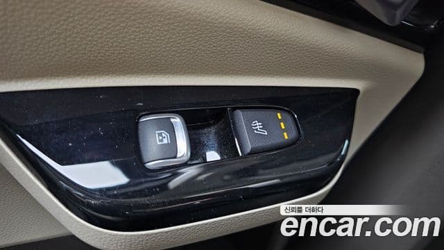 Kia Carnival 2022 — ფოტო 18/20