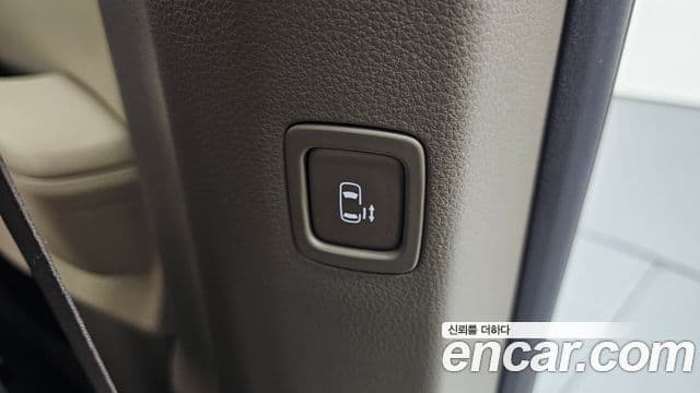 Kia Carnival 2022 — ფოტო 19/20