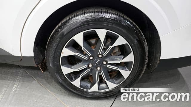 Kia Carnival 2022 — ფოტო 5/20