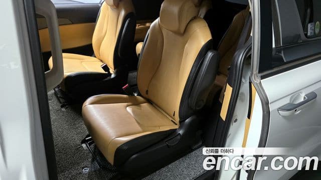 Kia Carnival 2022 — ფოტო 11/20