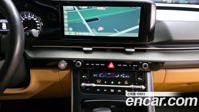 Kia Carnival 2022 — ფოტო 18/20