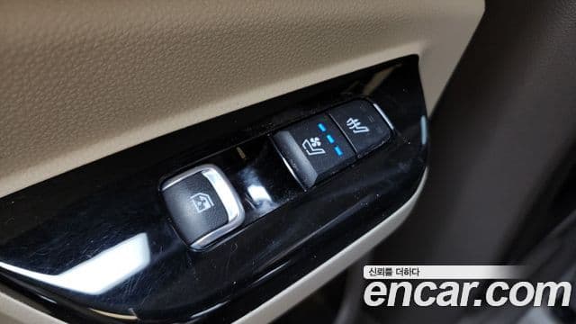 Kia Carnival 2021 — ფოტო 18/20