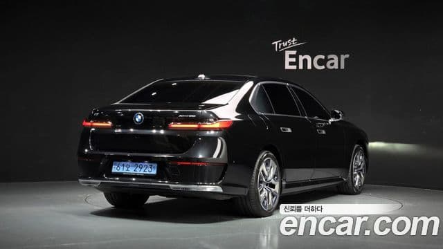 BMW i7 2022 — Şəkil 9/20