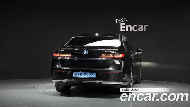 BMW i7 2022 — Şəkil 14/20