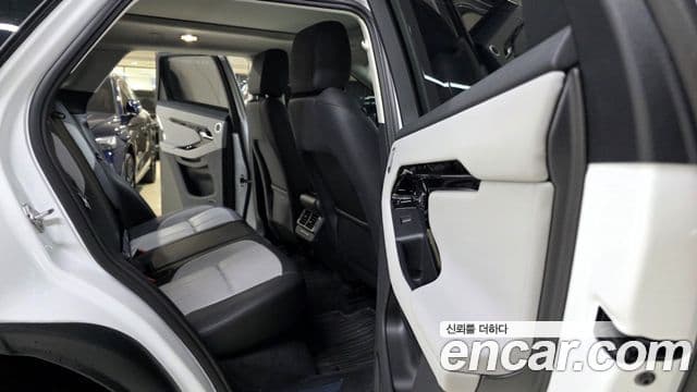 Land Rover Range Rover Evoque 2025 — ფოტო 8/18