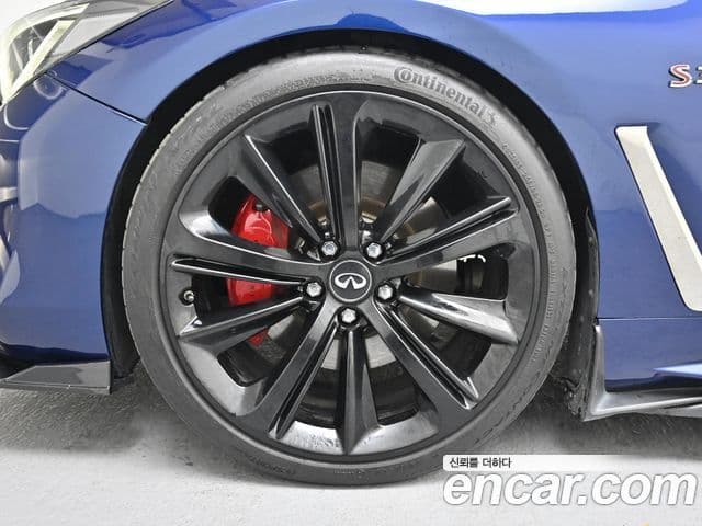 Infiniti Q60 2018 — Photo 16/20
