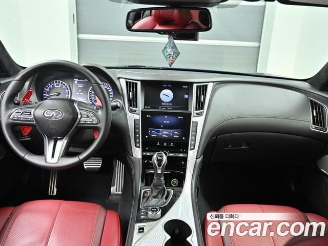 Infiniti Q60 2018 — Photo 12/20