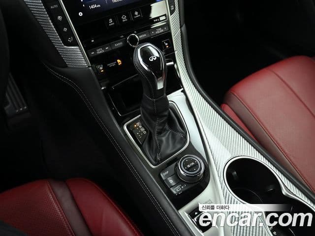 Infiniti Q60 2018 — Photo 8/20