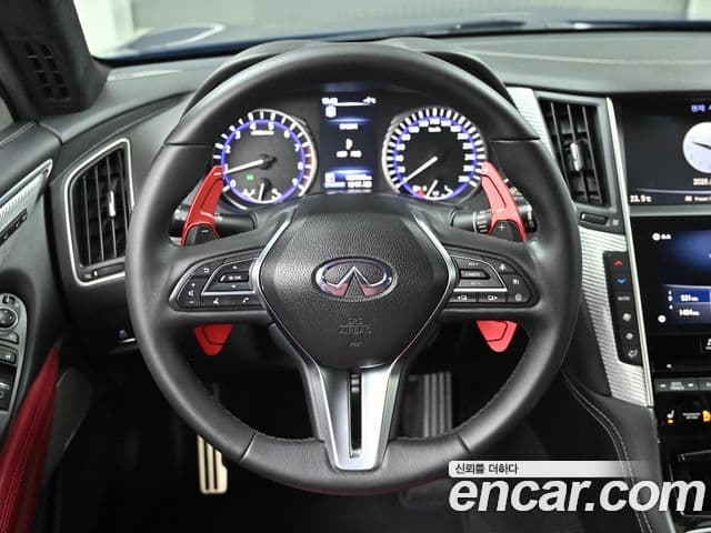 Infiniti Q60 2018 — Photo 6/20