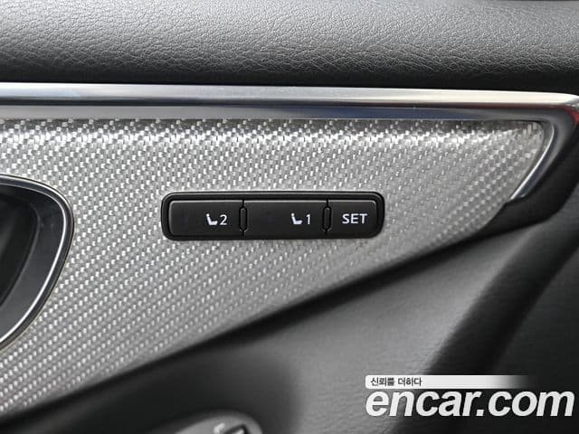 Infiniti Q60 2018 — Photo 2/20
