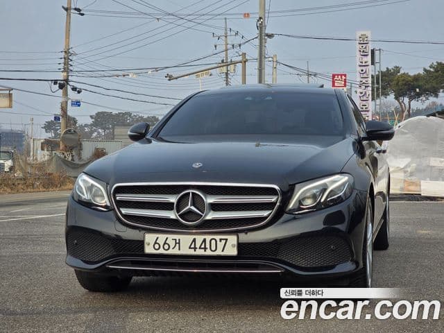 Mercedes-Benz E-Class 2018 — Photo 5/20