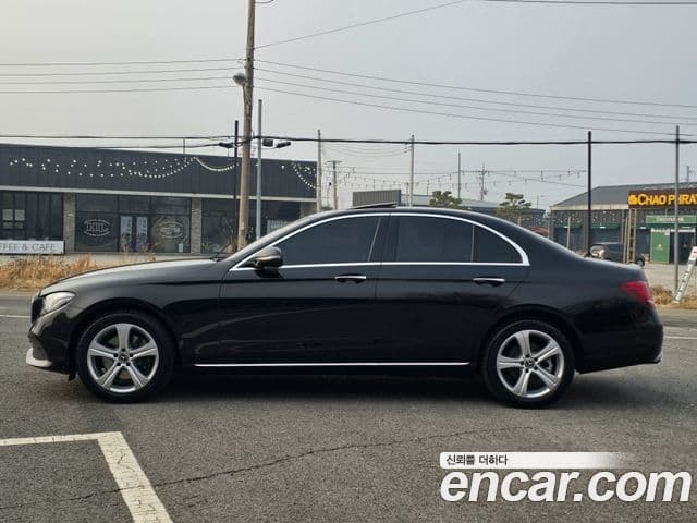 Mercedes-Benz E-Class 2018 — Photo 12/20
