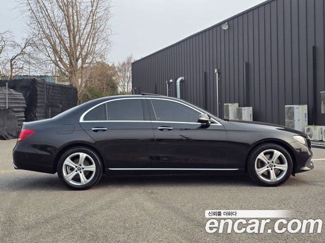 Mercedes-Benz E-Class 2018 — Photo 20/20