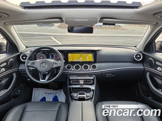 Mercedes-Benz E-Class 2018 — Photo 16/20