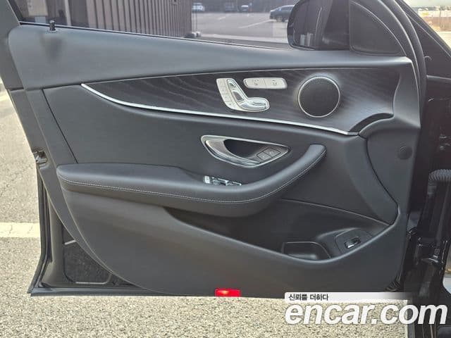 Mercedes-Benz E-Class 2018 — Photo 4/20
