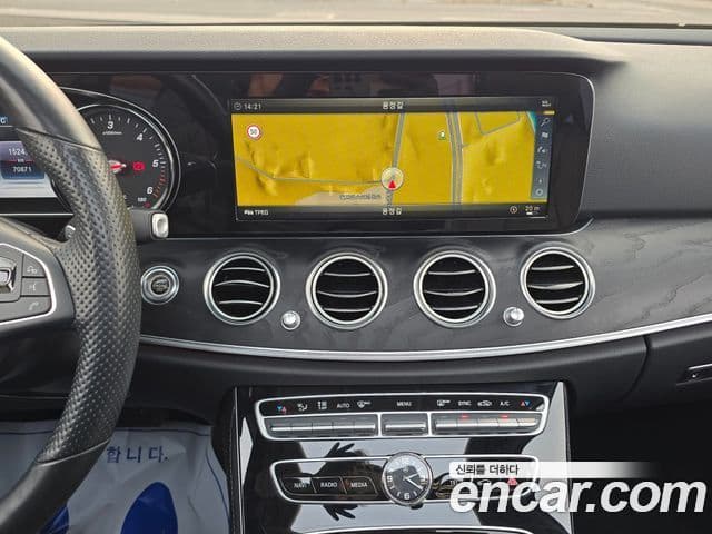 Mercedes-Benz E-Class 2018 — Photo 14/20
