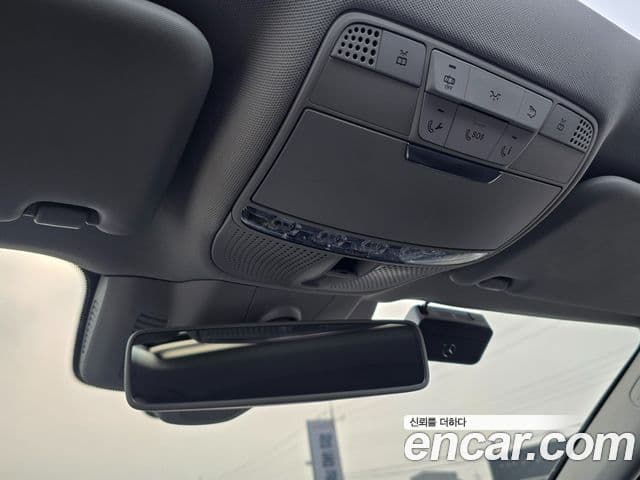 Mercedes-Benz E-Class 2018 — Photo 11/20