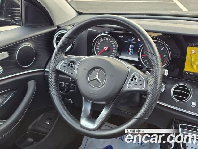 Mercedes-Benz E-Class 2018 — Photo 13/20