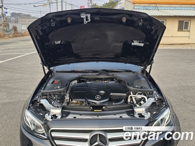 Mercedes-Benz E-Class 2018 — Photo 19/20