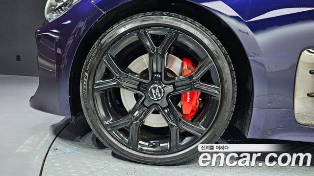 Kia Stinger 2018 — ფოტო 4/20