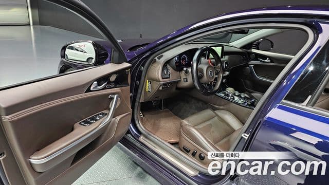 Kia Stinger 2018 — ფოტო 10/20