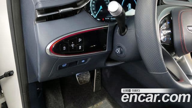 Genesis GV70 2022 — ფოტო 18/20