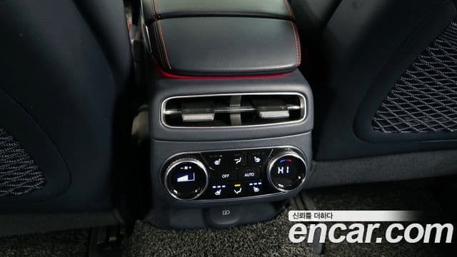 Genesis GV70 2022 — ფოტო 19/20