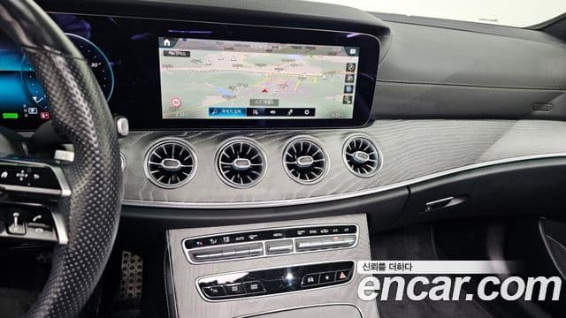 Mercedes-Benz E-Class 2020 — ფოტო 14/20