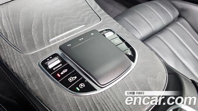 Mercedes-Benz E-Class 2020 — ფოტო 18/20